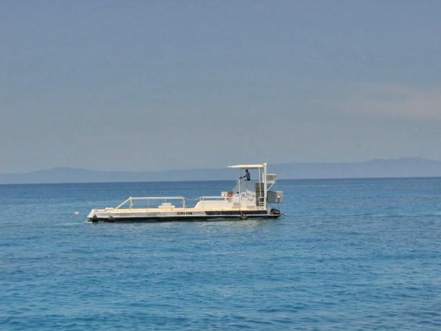 A 364 Cairns - Bateau d'observation.jpg